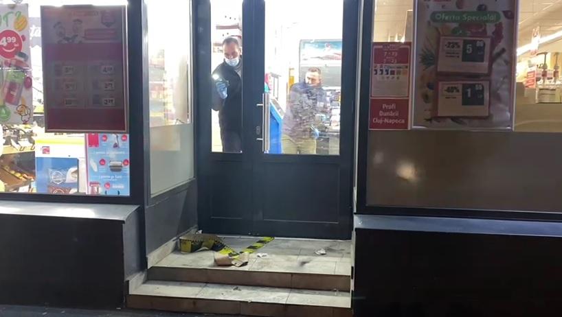 Un tânăr cu probleme psihice a înjunghiat la întâmplare o femeie într-un supermarket din Cluj-Napoca 734735