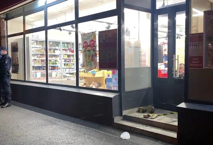 Un tânăr cu probleme psihice a înjunghiat la întâmplare o femeie într-un supermarket din Cluj-Napoca 734736
