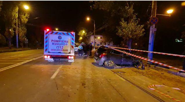 O gravidă de 35 de ani, băută la volan, a intrat cu maşina într-un copac şi într-un stâlp de iluminat din Mamaia 734670