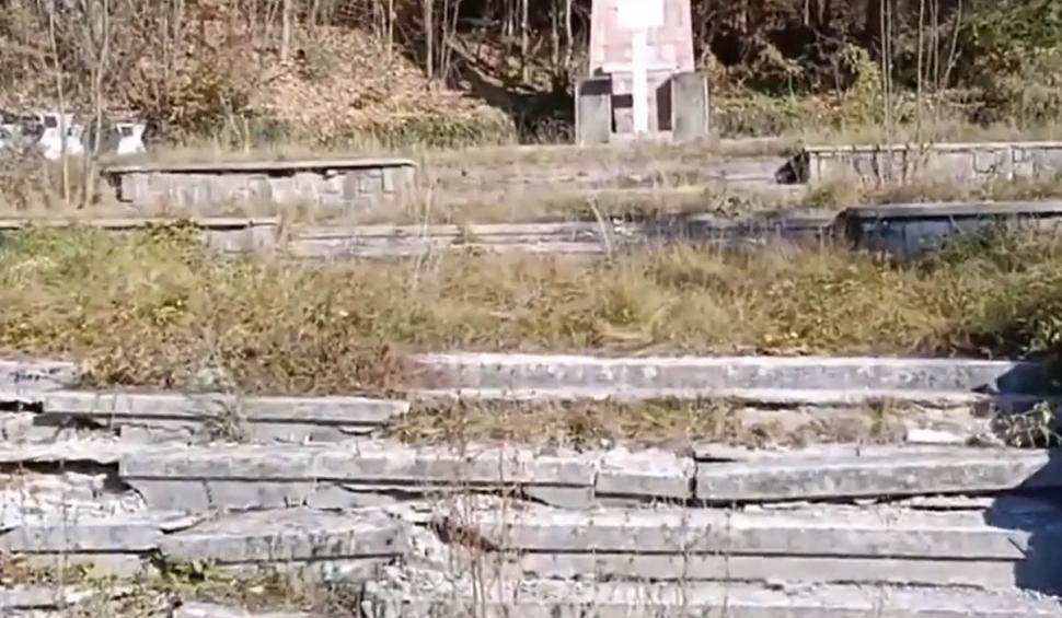 Teolog, strigăt de durere de la Cimitirul Eroilor din Sinaia: "Să ne iertați pentru batjocura pe care o aducem jertfei voastre, că am greșit punând trădătorii aştia să conducă ţara" 734763