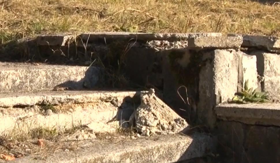 Teolog, strigăt de durere de la Cimitirul Eroilor din Sinaia: "Să ne iertați pentru batjocura pe care o aducem jertfei voastre, că am greșit punând trădătorii aştia să conducă ţara" 734766