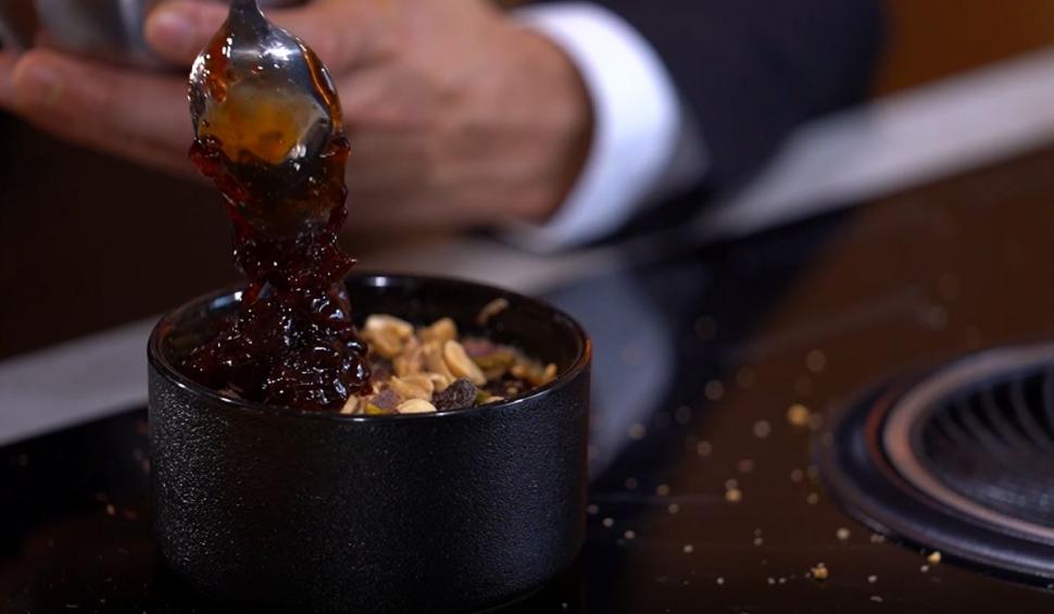 Orez cu lapte, gustul copilăriei cu aromă de scorţişoară, la "Gătit la costum”. Damian Drăghici, invitatul lui Ştefan Lungu 734703