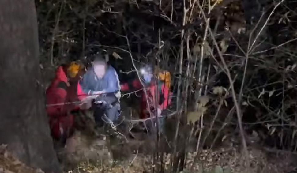 Bărbat beat care s-a rostogolit 100 de metri, pe un traseu din Brașov, recuperat de salvamontişti 734924