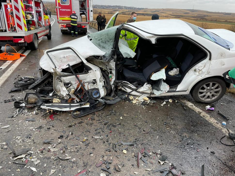 Accident cu patru victime în Suceava: Două mașini s-au ciocnit frontal  735017
