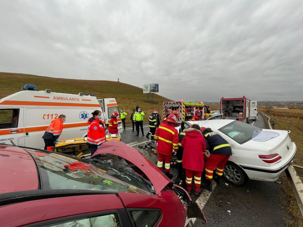 Accident cu patru victime în Suceava: Două mașini s-au ciocnit frontal  735022