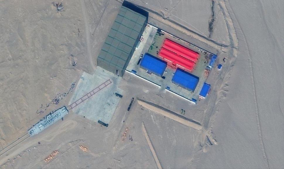 Se pregătește China de război? Un portavion și distrugătoare americane amplasate în deșert dezvăluie planurile Beijingului 734981