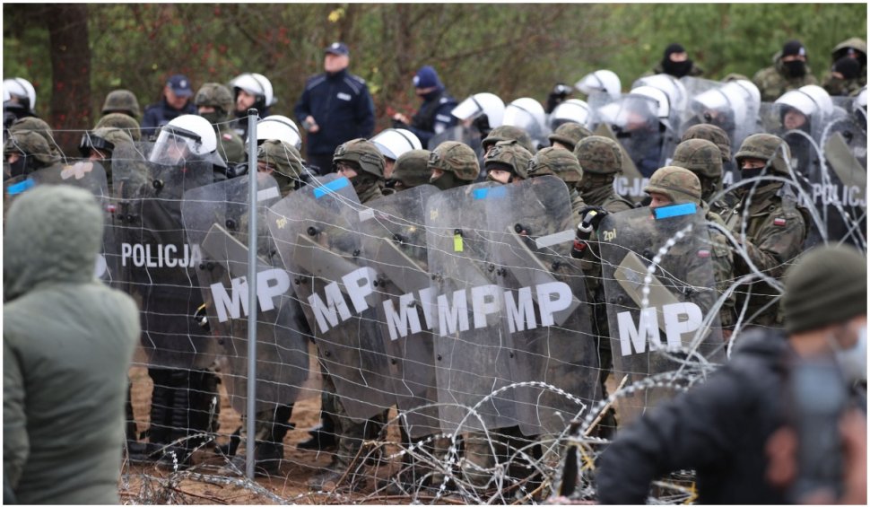 Conflict major la granița dintre Polonia și Belarus. Sute de migranți, așteptați de polițiști și soldați