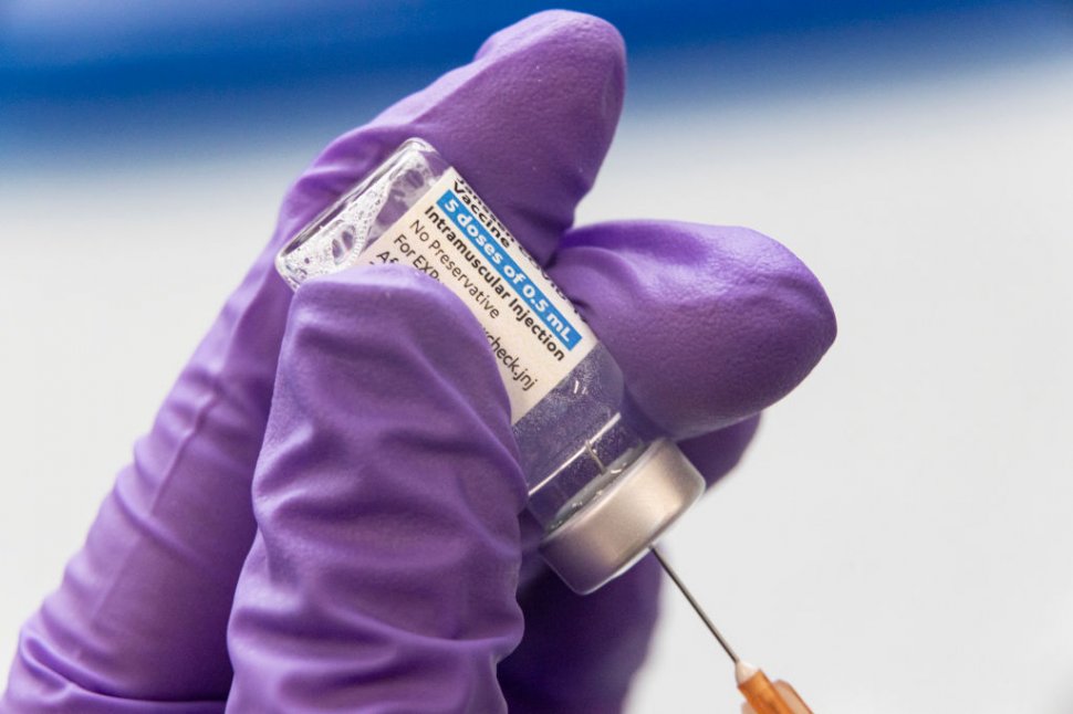 Românii vaccinați cu Johnson&Johnson pot face de luni rapelul