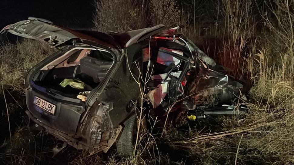 Două persoane au murit şi cinci sunt rănite, după ce două maşini s-au ciocnit în Dâmbovița, pe DN 7 735108