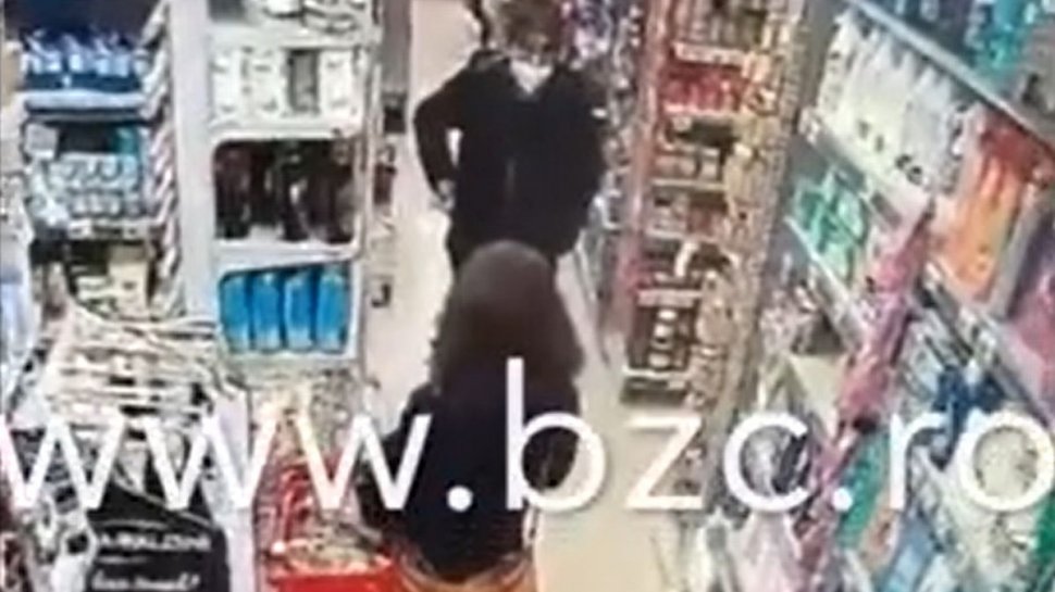 Momentul în care o tânără este înjunghiată într-un supermarket din Cluj, filmat de camerele de supraveghere