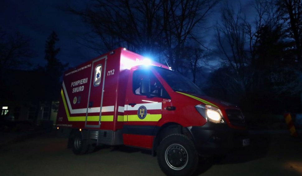 Trei pompieri au fost răniți, după ce autospeciala aflată în misiune s-a răsturnat la Comarnic