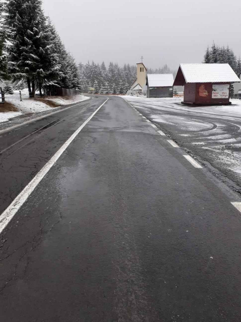 Ninge la Harghita, Bacău şi Braşov. "Şoferii să nu plece la drum, dacă nu au mașinile pregătite pentru iarnă!" 735114