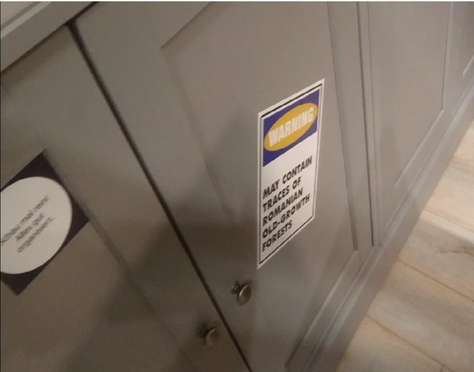 Românii, indignați de mesajul etichetelor de pe produsele Ikea din Viena: "ATENȚIE: poate conține urme de păduri seculare din România" 735272