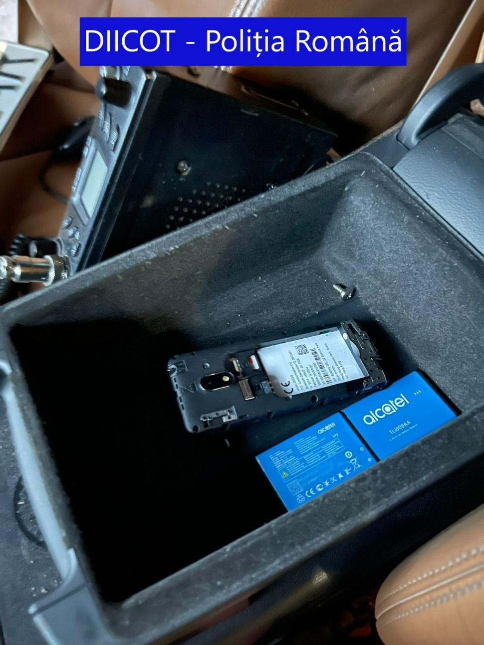 O grupare de contrabandişti din Neamţ schimba plăcuţe de înmatriculare în mers, pentru a-i deruta pe poliţişti 735170