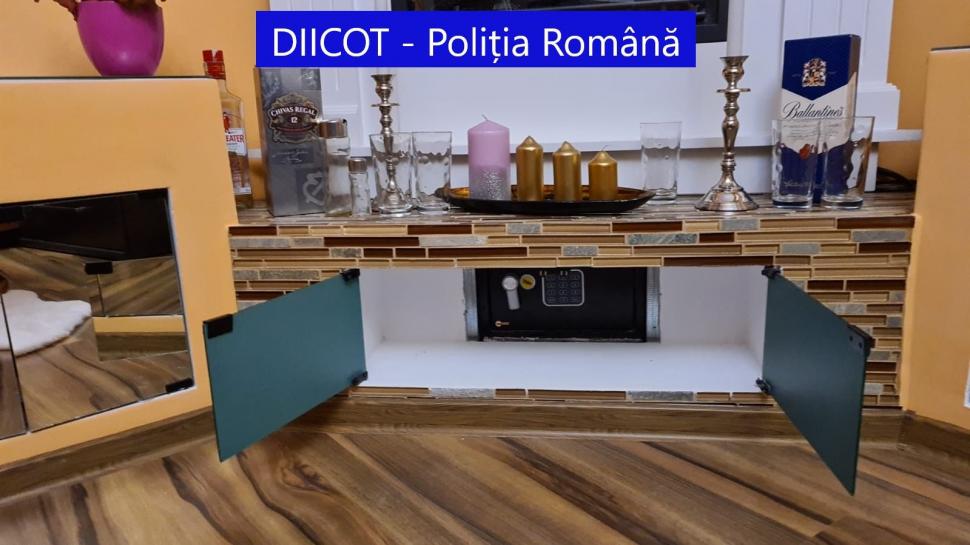 O grupare de contrabandişti din Neamţ schimba plăcuţe de înmatriculare în mers, pentru a-i deruta pe poliţişti 735177