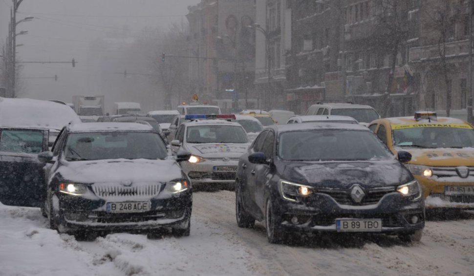 Poliţia Română, avertisment pentru şoferi despre cauciucurile de iarnă: "Teoria conspiraţiei nu fereşte pericolele"