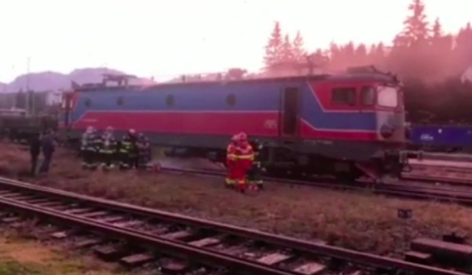 Incendiu la locomotiva unui tren care transporta motorină, în gara Predeal