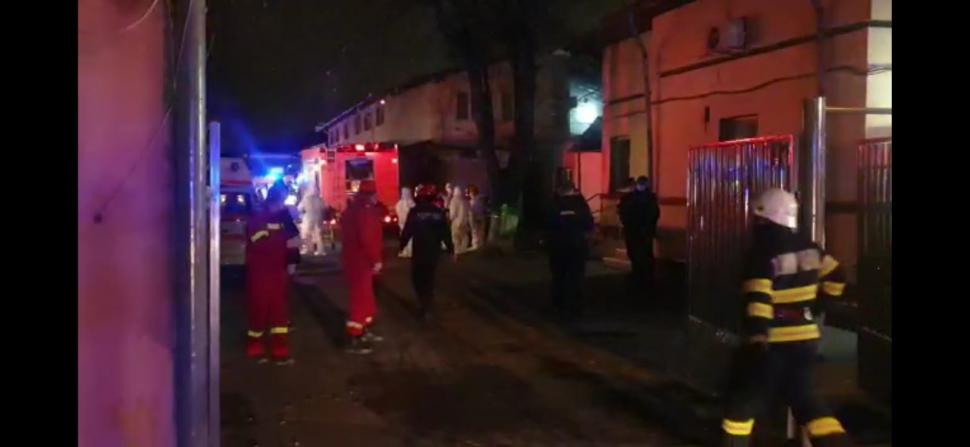 Incendiu la Spitalul de Boli Infecţioase din Ploieşti. Doi morţi şi zeci de bolnavi cu COVID evacuaţi 735504