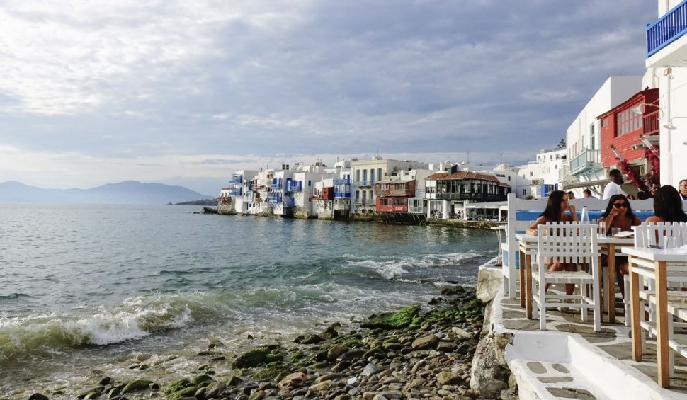 Vacanțe mai ieftine de Black Friday 2021. Reduceri de 50% pentru plecările în Grecia