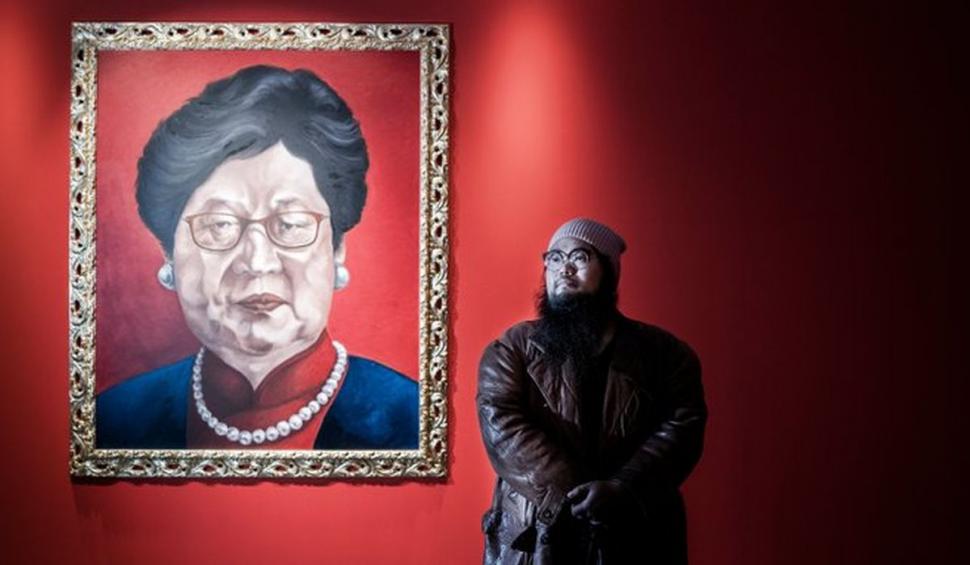 Expoziția de artă pe care China a încercat s-o oprească în Italia. Conține un exponat viu într-un scaun de tortură și imagini ironice cu Xi Jinping 735984