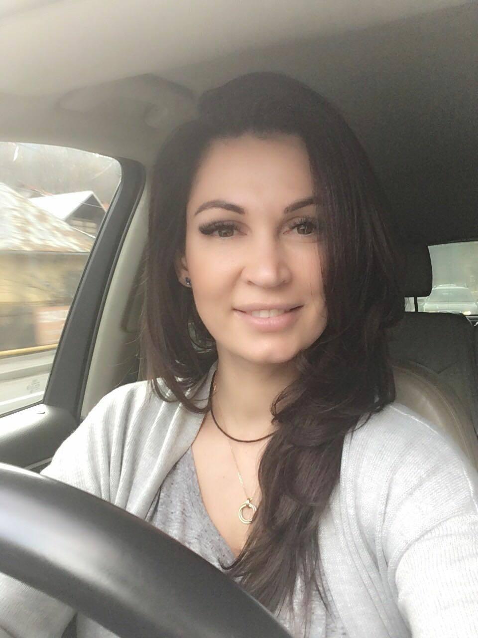 Cum arată Nicoleta Luciu la 40 de ani, după ce a ieşit din lumina reflectoarelor 736001