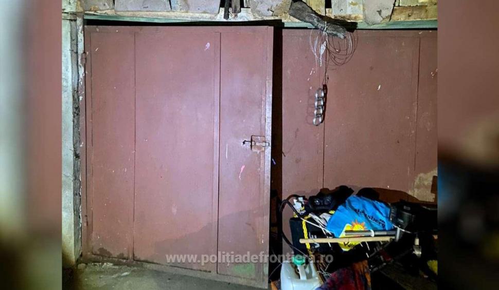 Poliţiştii au găsit 16 migranţi în garajul şoferiţei din Timiş, prinsă cu opt indieni ascunşi în maşină 736018