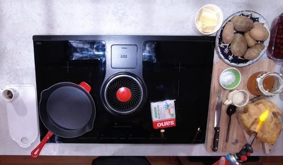 Alina Puşcaş şi Ştefan Lungu prepară pui la cuptor cu piure şi sos de vişine, în ediţia 8 "Gătit la costum" 735908