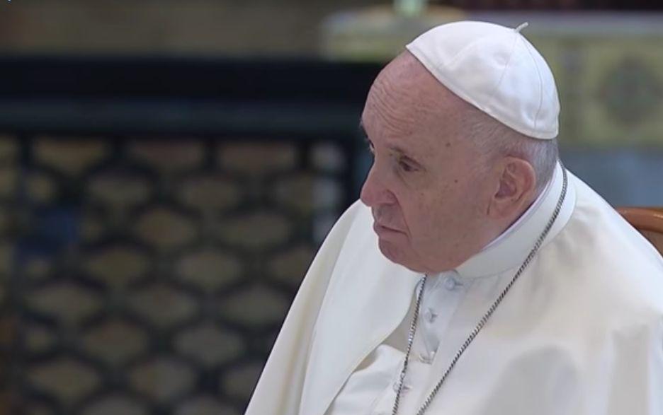 O româncă dependentă de morfină și greu încercată de viață a fost aplaudată în biserică după o mărturie în fața Papei Francisc, în Italia 736038