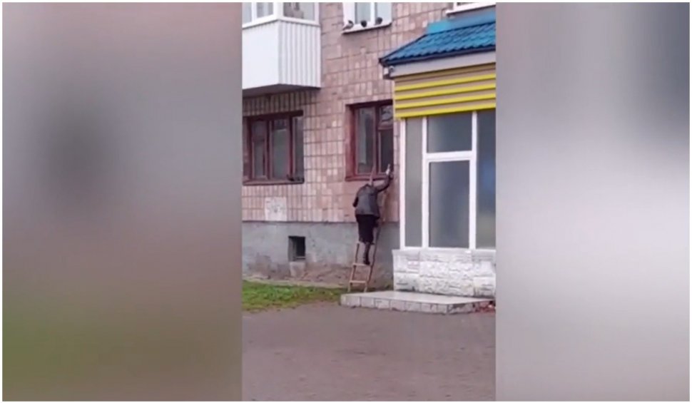 O bunicuță din Ucraina iese din bloc numai pe geam, pe motiv că interfonul are un „cod al satanei“