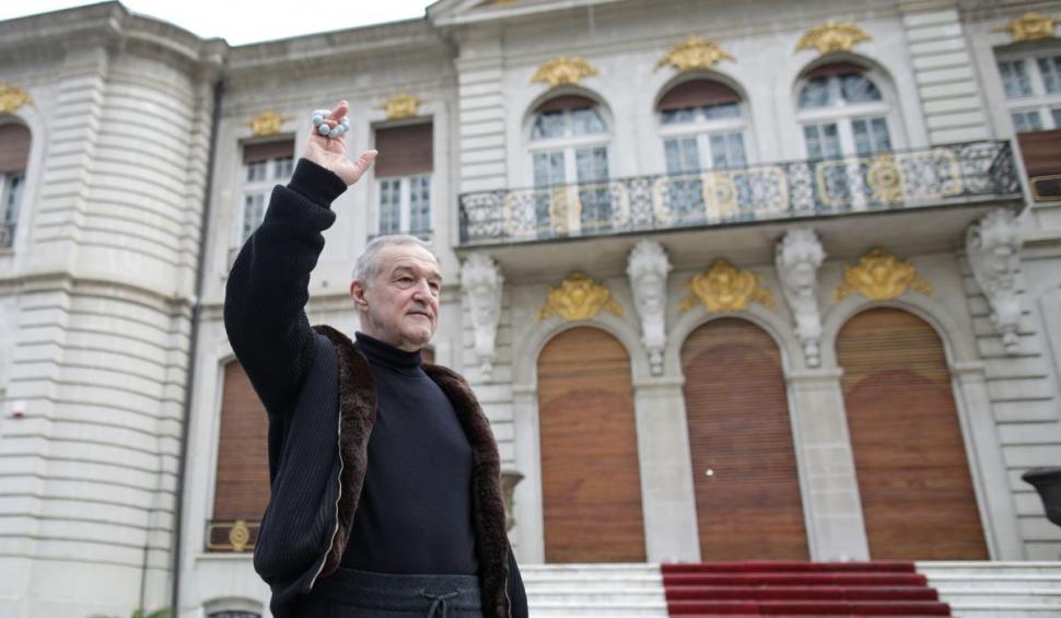 Gardul lui Gigi Becali, vandalizat de fanii FCSB: "Mori, Gigi!, Satana, pleacă!" 736199