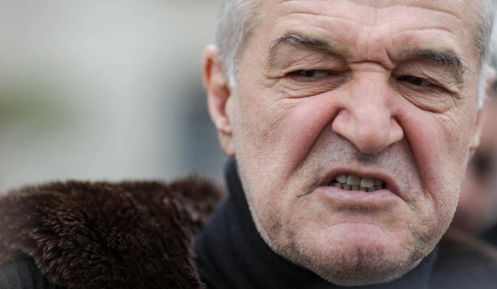 Gardul lui Gigi Becali, vandalizat de fanii FCSB: "Mori, Gigi!, Satana, pleacă!" 736200