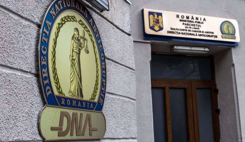 Corupție la DNA: Un expert a fost reţinut după ce a cerut o mită de 15.000 de euro 