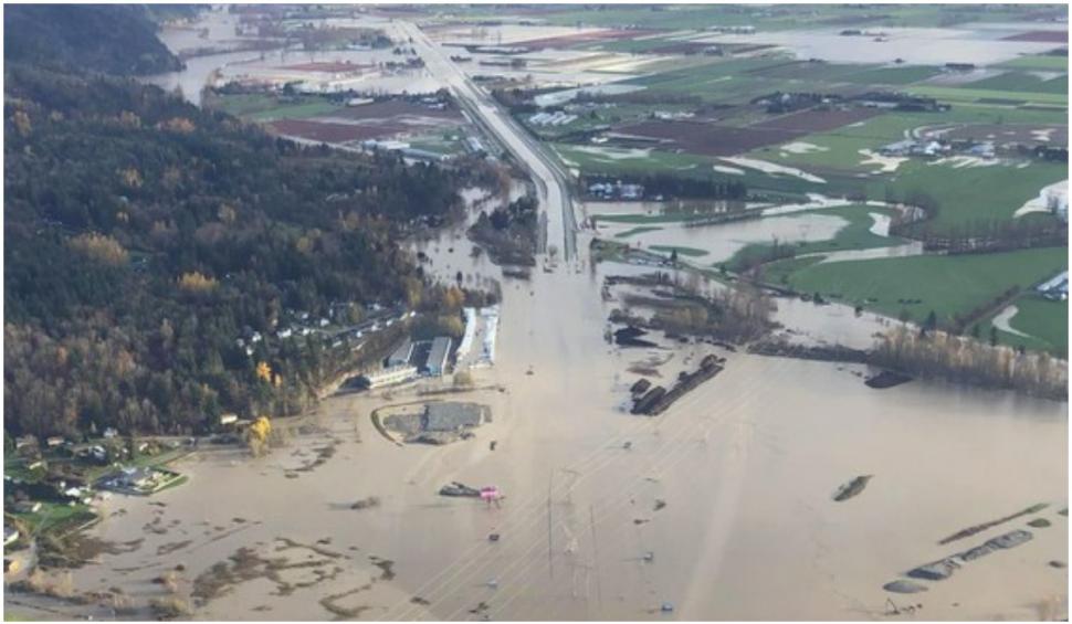 Cea mai puternică furtună dintr-un secol a lovit oraşul Vancouver 736522