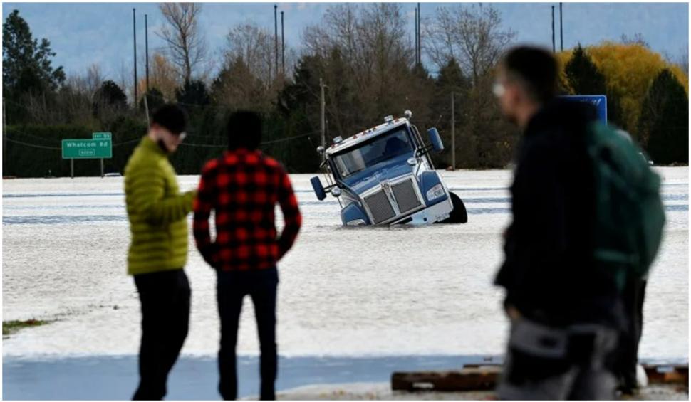 Cea mai puternică furtună dintr-un secol a lovit oraşul Vancouver 736524