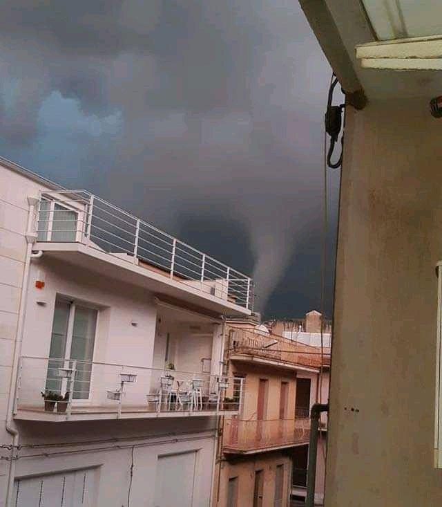 Italia, lovită de o serie de tornade ucigașe. Cel puțin un om a murit în Sicilia. Imagini impresionante cu devastările produse de furia naturii 736621