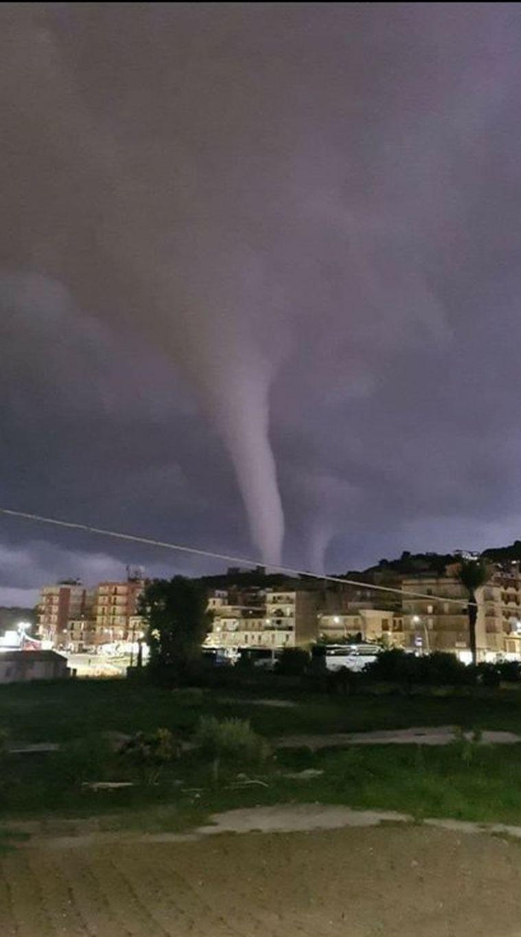 Italia, lovită de o serie de tornade ucigașe. Cel puțin un om a murit în Sicilia. Imagini impresionante cu devastările produse de furia naturii 736623