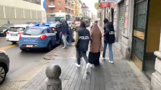 O jidahistă de 19 ani, suspectată de legături cu autorul atacului de la Viena, arestată la Milano 