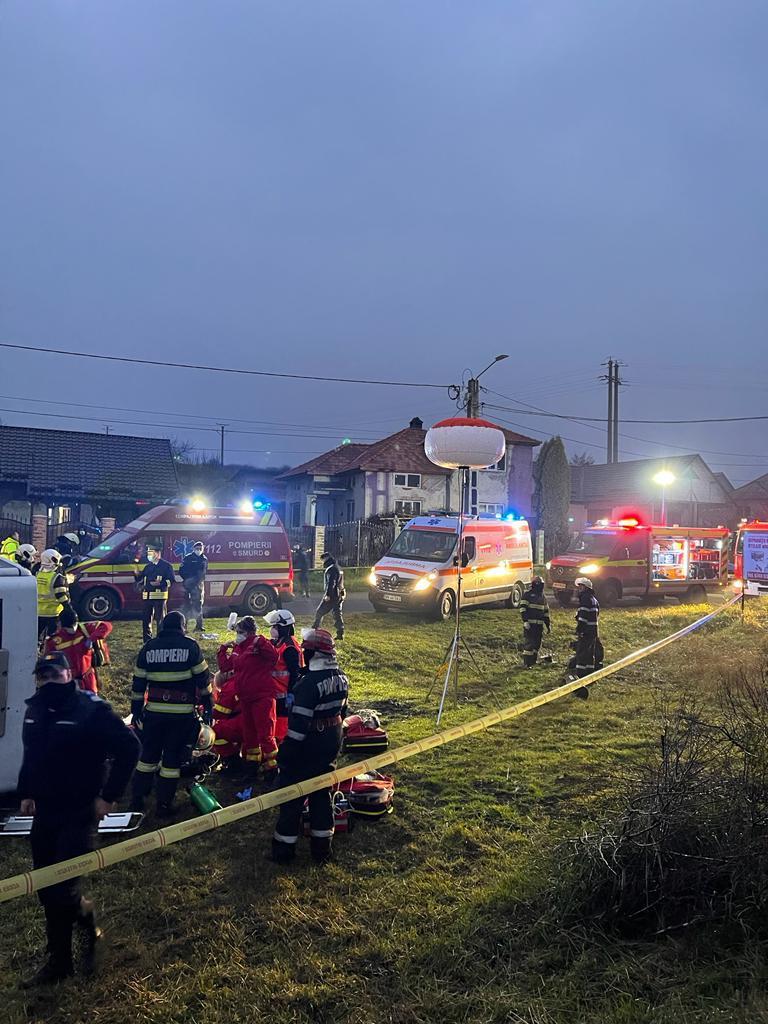 Autocar cu 30 de persoane, izbit de o autocisternă, în Bistrița: Un mort și 14 răniți, planul roșu activat 736870