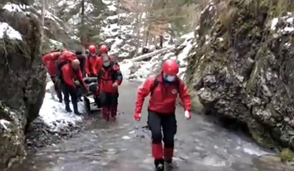 Povestea bărbatului care a trăit în peşteră, după ce şi-a pierdut casa şi jobul, în pandemie. Uitat de lume, dar nu şi de Dumnezeu, omul a fost salvat în ultima clipă 736888