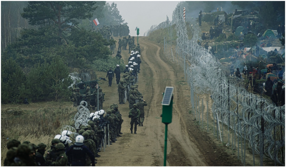 Belarus a început să evacueze imigranţii din apropierea frontierei cu Polonia