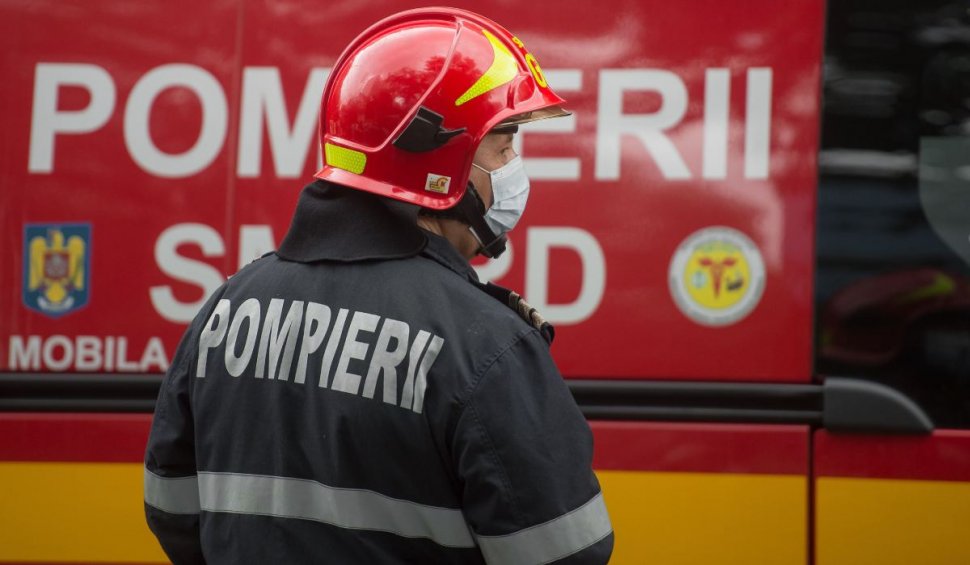 Doi copii din Sibiu au ajuns la spital cu arsuri în urma unui incendiu izbucnit într-un apartament. Zeci de oameni au ieşit din bloc