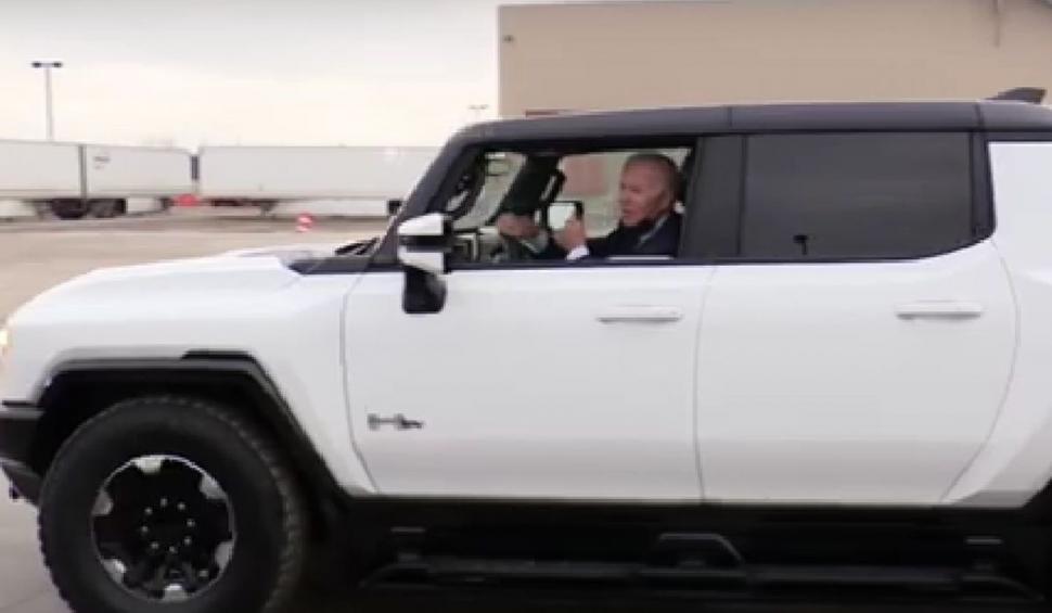 Joe Biden a ieșit la test drive cu un SUV electric, a ambalat motorul, a prins viteză și a frânat. "Ceva deosebit!" 736864