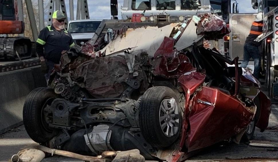 Din această epavă o femeie a ieșit pe propriile picioare. Povestea unei supraviețuiri miraculoase pe autostradă 736824