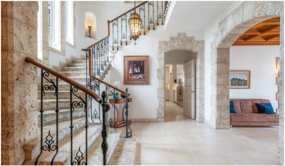 „Cel mai bogat câine din lume” își vinde proprietatea din Miami pentru 32 de milioane de dolari 736974