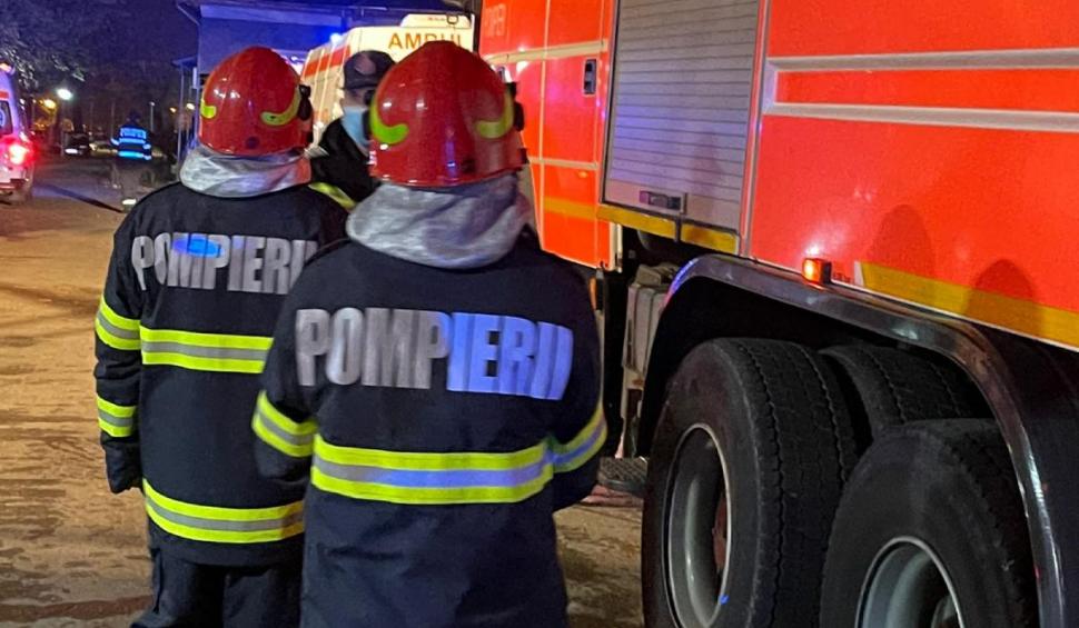 A vrut să stingă focul, dar a turnat benzină peste el. Cinci persoane din Târgu Mureș au ajuns la spital cu arsuri grave