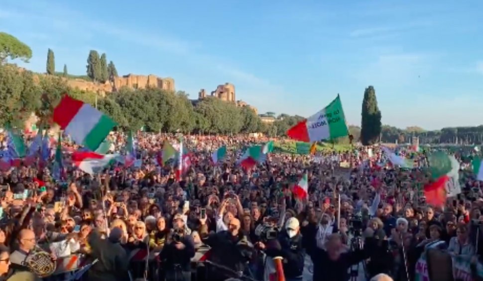 Protest la Roma împotriva certificatului verde. Mii de italieni au ieșit în stradă fără măști