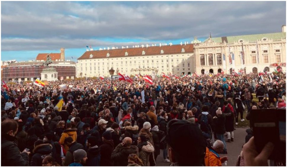 Mii de oameni protestează în Austria împotriva carantinei și vaccinării obligatorii, anunțate de Guvern