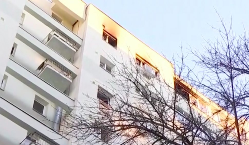 Un tânăr și-a bătut gazdele, le-a incendiat apartamentului, apoi s-a aruncat de la etajul 10, în București