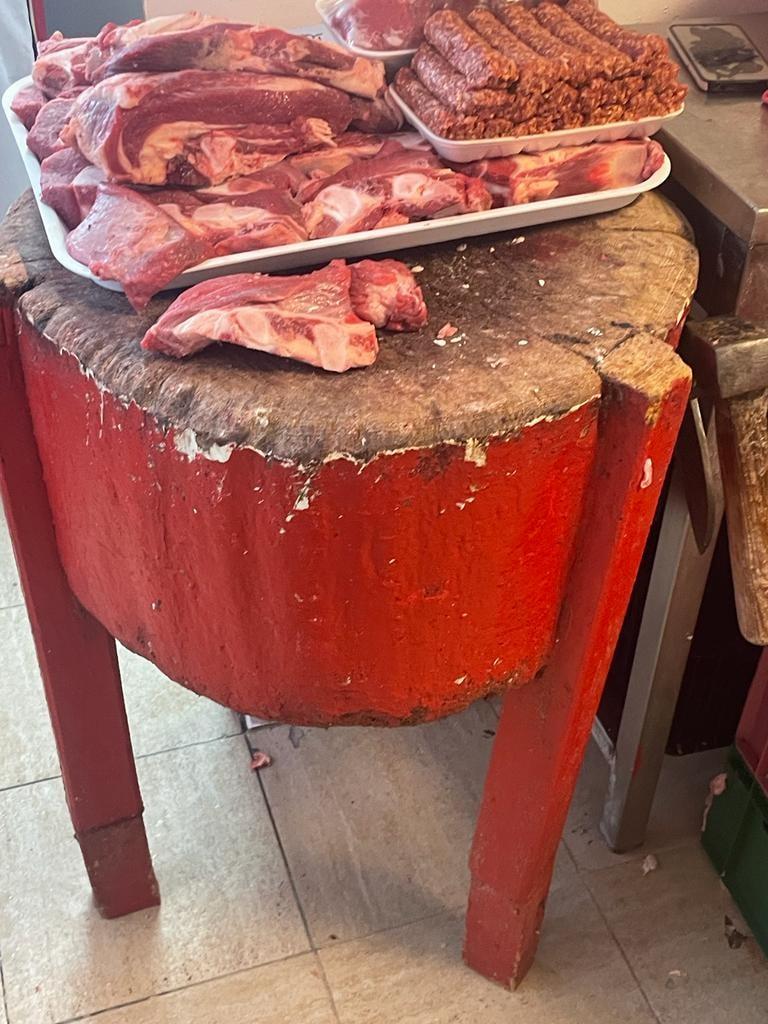 Mizerie, mucegai și gândaci în mai multe piețe din București. Amenzi de peste 135.000 de lei, un magazin și o piață închise de ANPC 737482