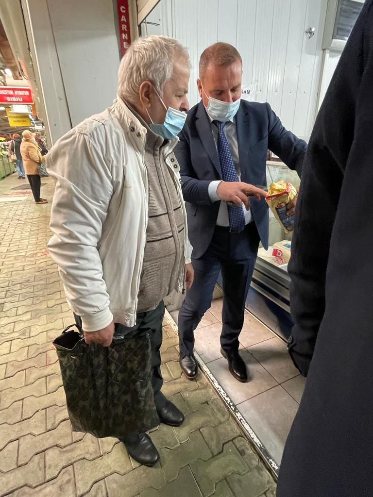 Mizerie, mucegai și gândaci în mai multe piețe din București. Amenzi de peste 135.000 de lei, un magazin și o piață închise de ANPC 737485